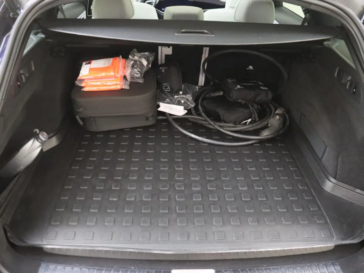 300 de 4MATIC All-Terrain / Premium Plus/ 20 inch/ AIRMATIC/ Burmester 4D/ SUPERSCREEN/ Nappa