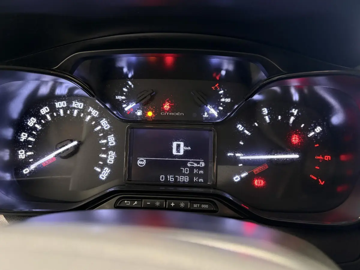 C-Series - LAGE KM STAND - CRUISE CONTROL - AIRCO
