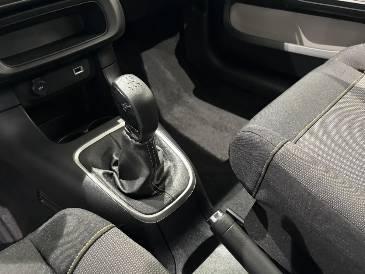 C-Series - LAGE KM STAND - CRUISE CONTROL - AIRCO