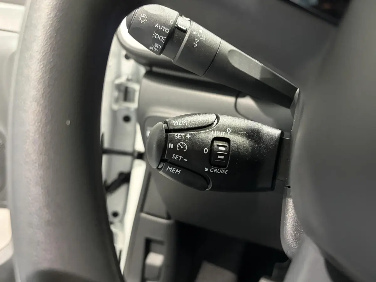 C-Series - LAGE KM STAND - CRUISE CONTROL - AIRCO