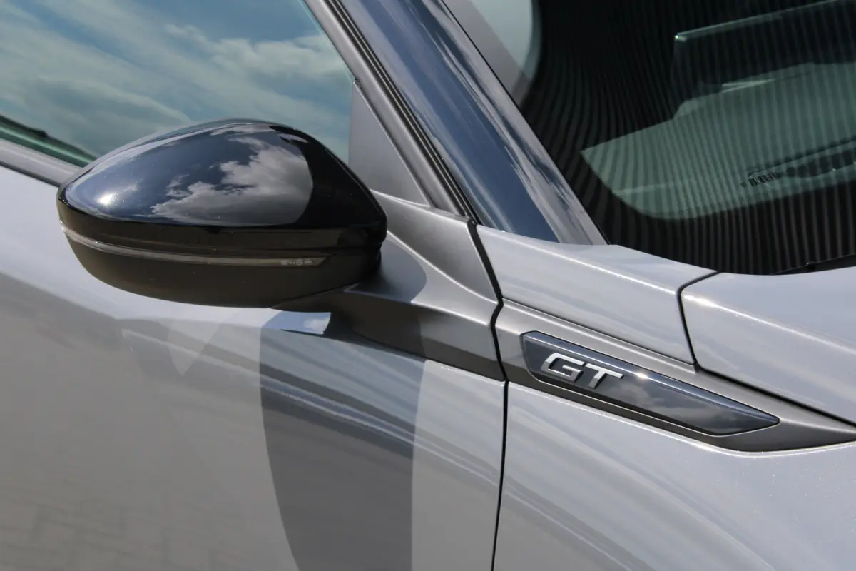 1.2 Hybrid 145 GT | Active Safety Brake met camera en radar (automatisch noodremsysteem) met Distance Alert (waarschuwing dreigende aanrijding) | Advanced Active Safety Brake met camera en r