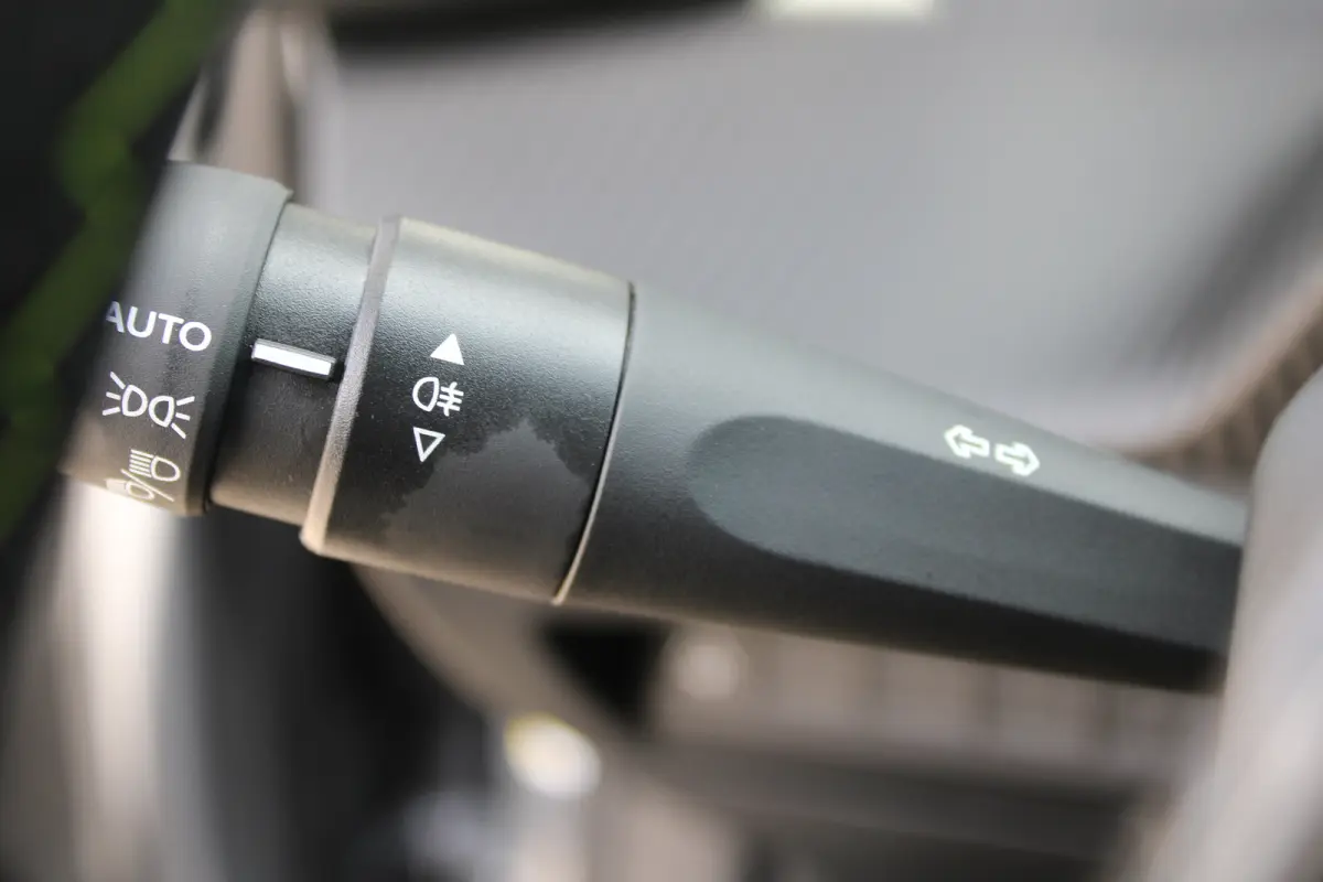1.2 Hybrid 145 GT | Active Safety Brake met camera en radar (automatisch noodremsysteem) met Distance Alert (waarschuwing dreigende aanrijding) | Advanced Active Safety Brake met camera en r