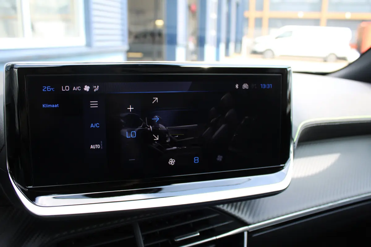 1.2 Hybrid 145 GT | Active Safety Brake met camera en radar (automatisch noodremsysteem) met Distance Alert (waarschuwing dreigende aanrijding) | Advanced Active Safety Brake met camera en r