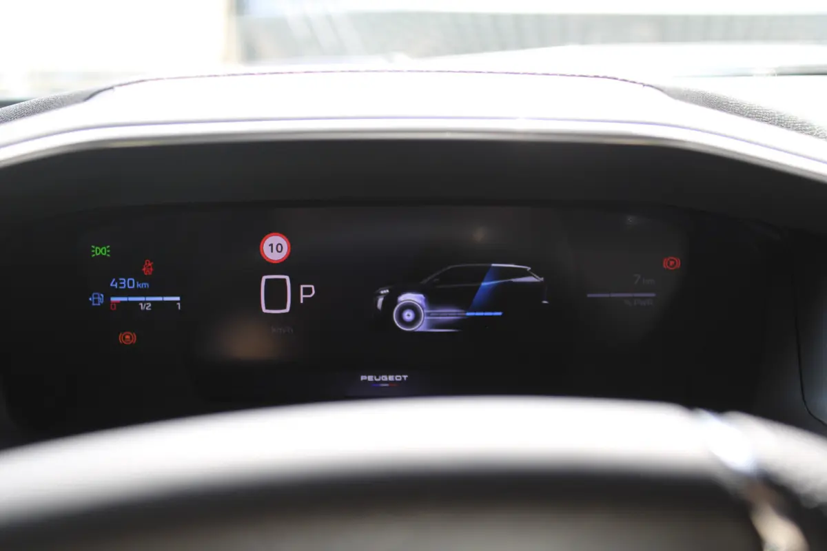 1.2 Hybrid 145 GT | Active Safety Brake met camera en radar (automatisch noodremsysteem) met Distance Alert (waarschuwing dreigende aanrijding) | Advanced Active Safety Brake met camera en r