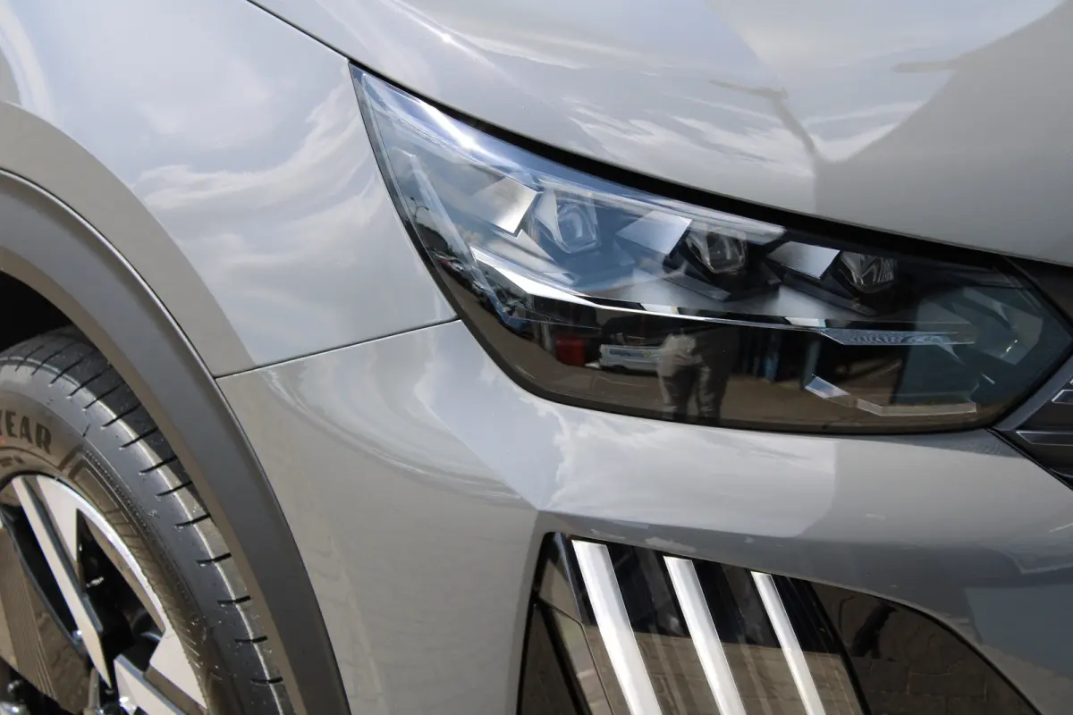 1.2 Hybrid 145 GT | Active Safety Brake met camera en radar (automatisch noodremsysteem) met Distance Alert (waarschuwing dreigende aanrijding) | Advanced Active Safety Brake met camera en r