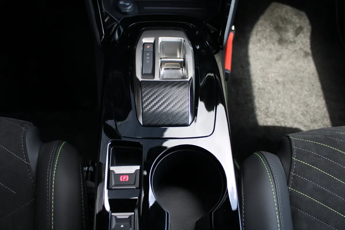 1.2 Hybrid 145 GT | Active Safety Brake met camera en radar (automatisch noodremsysteem) met Distance Alert (waarschuwing dreigende aanrijding) | Advanced Active Safety Brake met camera en r