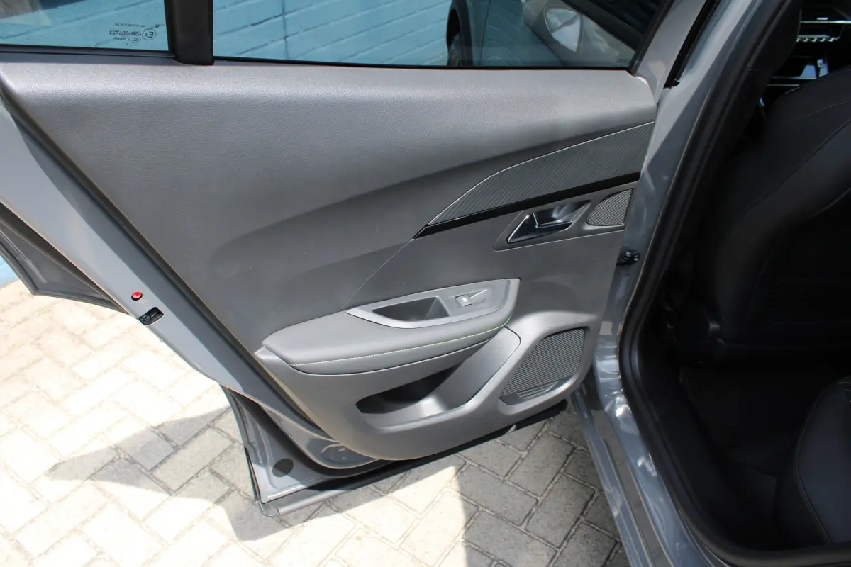 1.2 Hybrid 145 GT | Active Safety Brake met camera en radar (automatisch noodremsysteem) met Distance Alert (waarschuwing dreigende aanrijding) | Advanced Active Safety Brake met camera en r