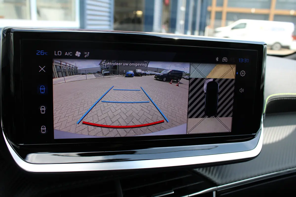 1.2 Hybrid 145 GT | Active Safety Brake met camera en radar (automatisch noodremsysteem) met Distance Alert (waarschuwing dreigende aanrijding) | Advanced Active Safety Brake met camera en r