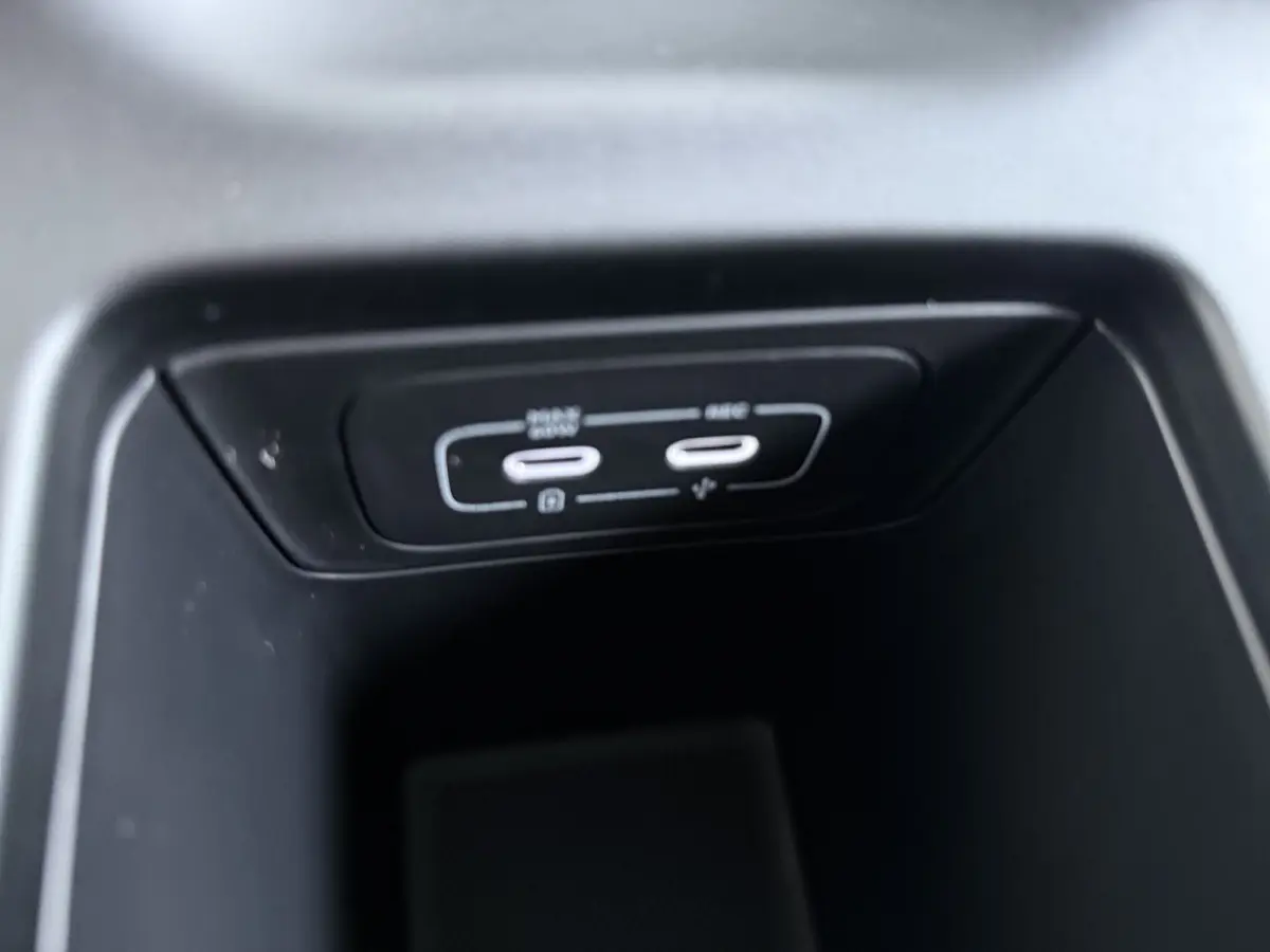 ProMax Design 53 kWh | Carplay | Adaptieve Cruise Control | Keyless | Led-verlichting | 18" Lichtmetalen Velgen | Parkeersensoren voor & achter | Rondomzicht camera