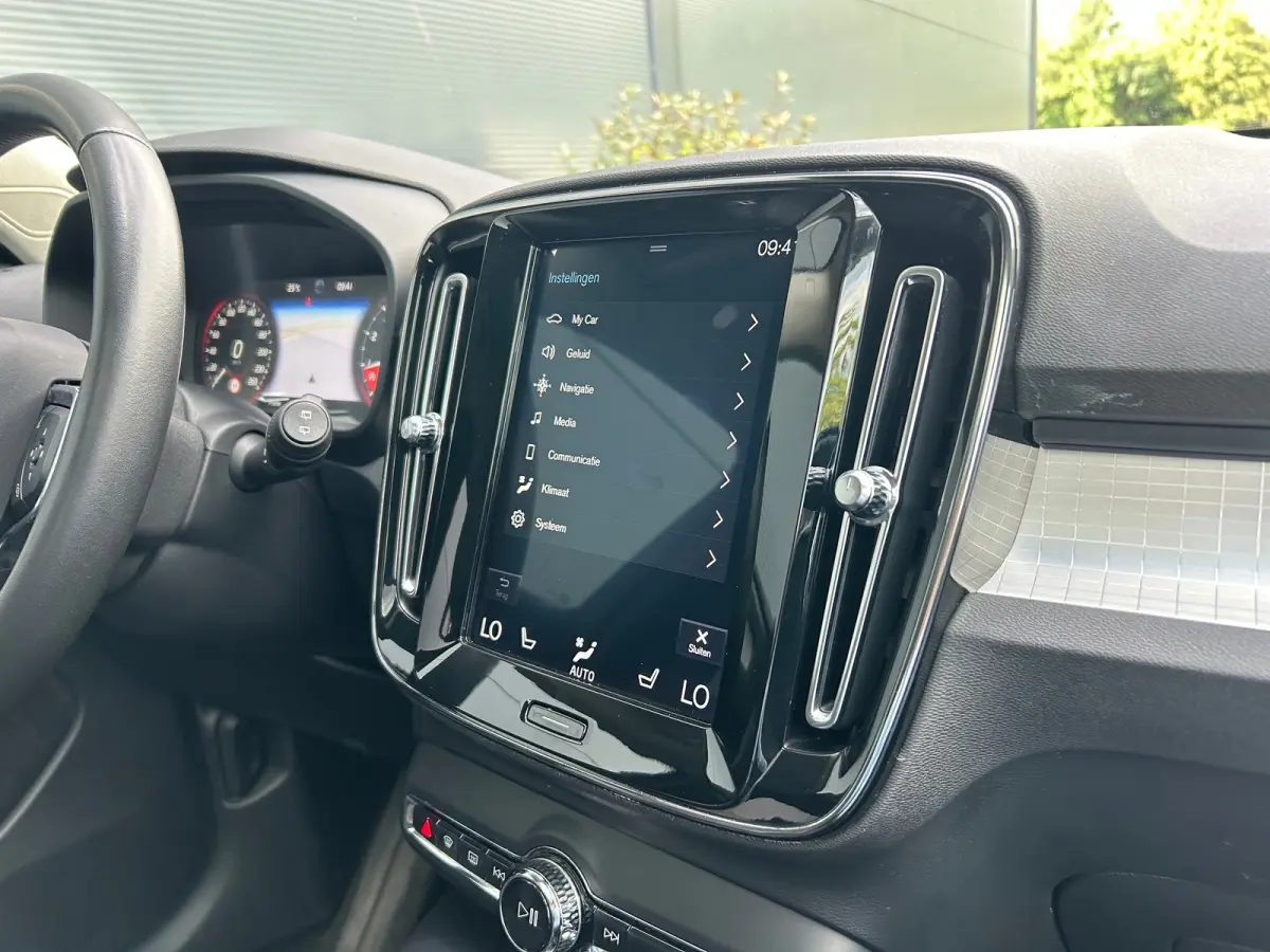 2.0 T5 AWD Intro Edition | Pano | Trekhaak | Pilot Assist | Harman/Kardon | Memory | 360 camera |