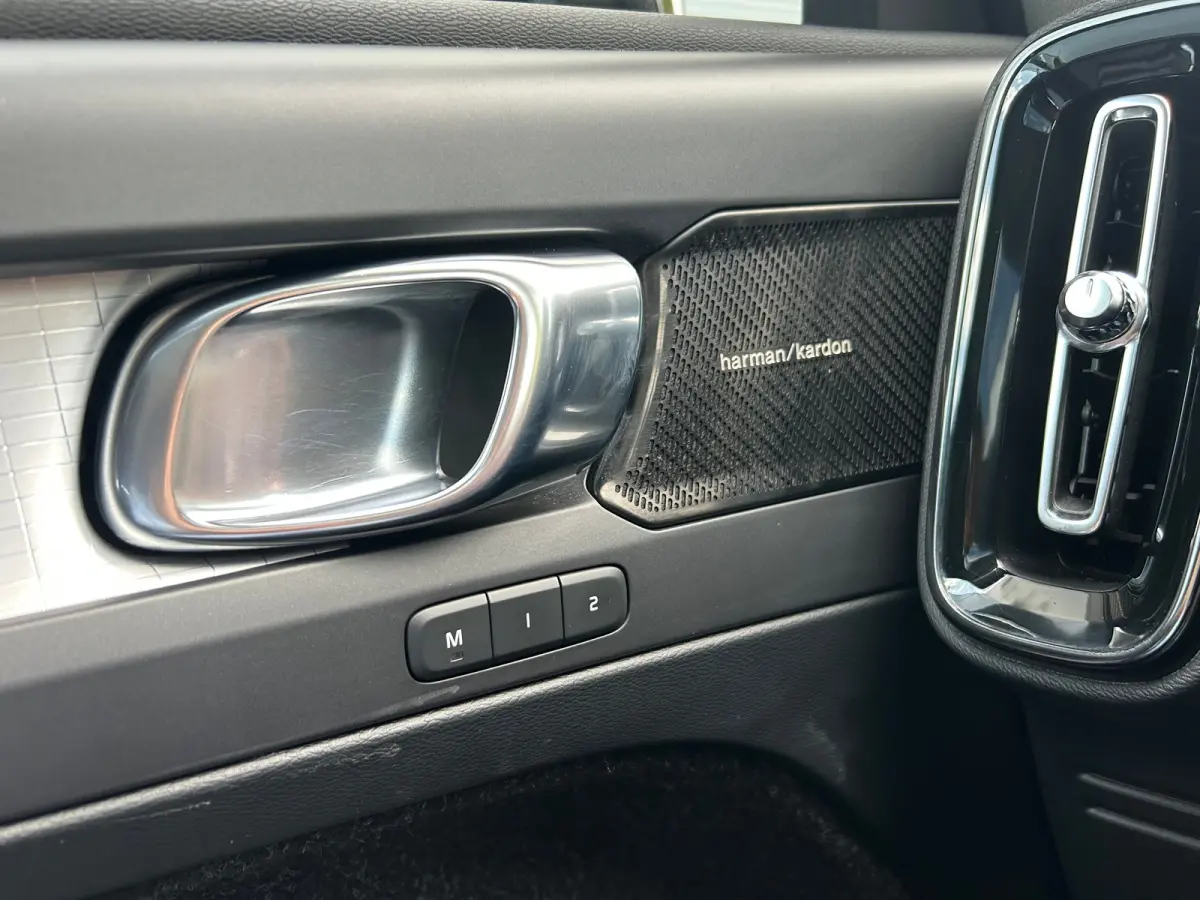 2.0 T5 AWD Intro Edition | Pano | Trekhaak | Pilot Assist | Harman/Kardon | Memory | 360 camera |