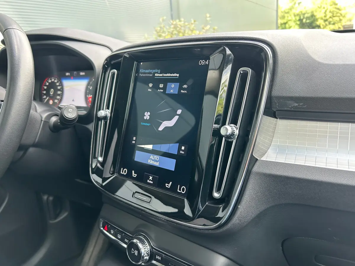 2.0 T5 AWD Intro Edition | Pano | Trekhaak | Pilot Assist | Harman/Kardon | Memory | 360 camera |