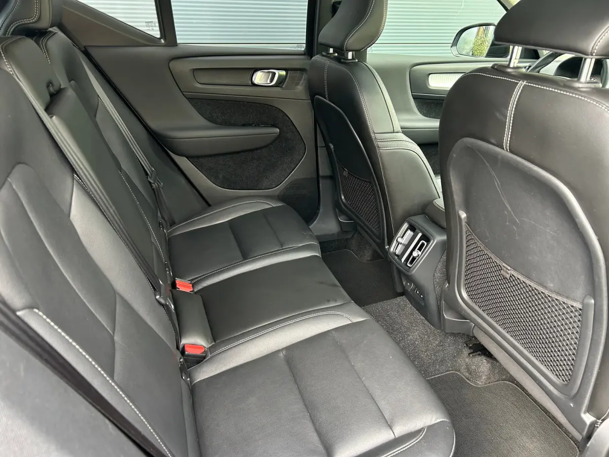 2.0 T5 AWD Intro Edition | Pano | Trekhaak | Pilot Assist | Harman/Kardon | Memory | 360 camera |