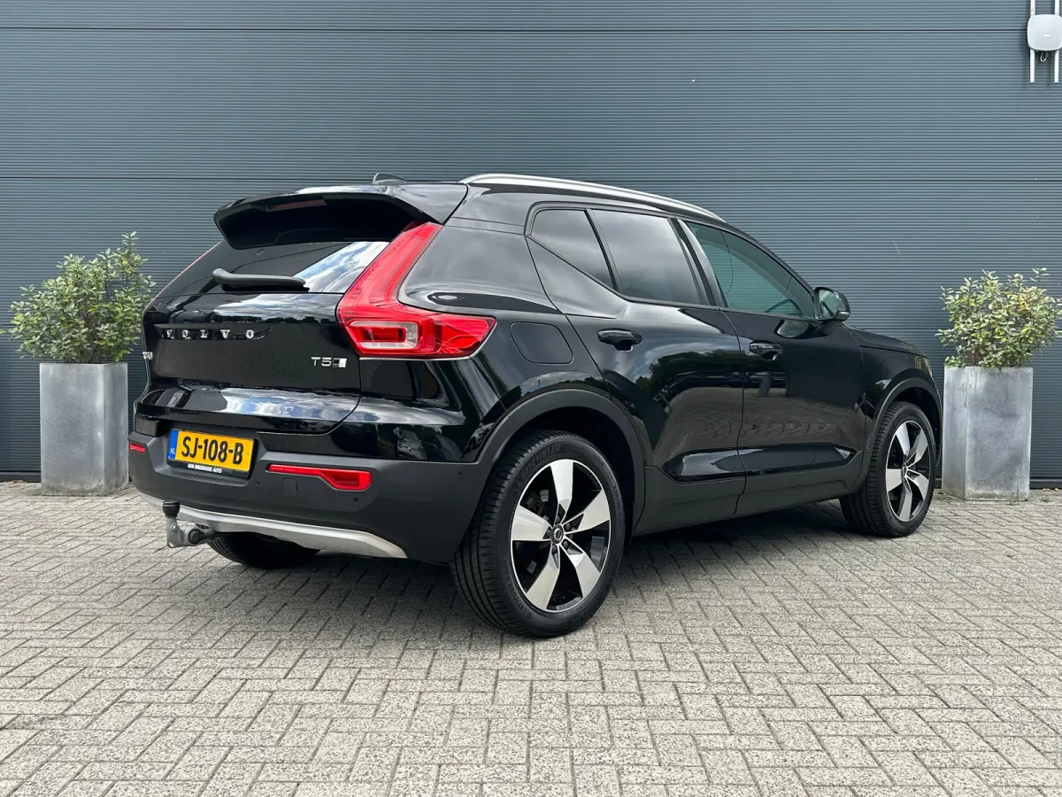 2.0 T5 AWD Intro Edition | Pano | Trekhaak | Pilot Assist | Harman/Kardon | Memory | 360 camera |