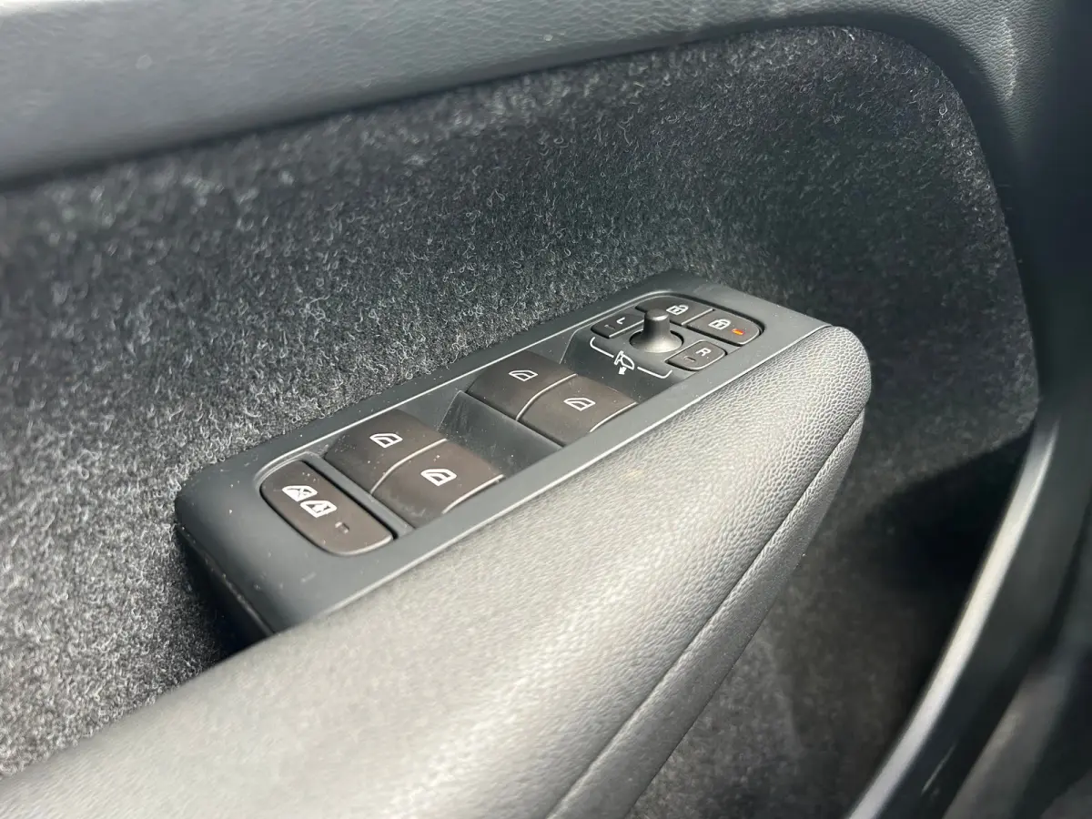 2.0 T5 AWD Intro Edition | Pano | Trekhaak | Pilot Assist | Harman/Kardon | Memory | 360 camera |