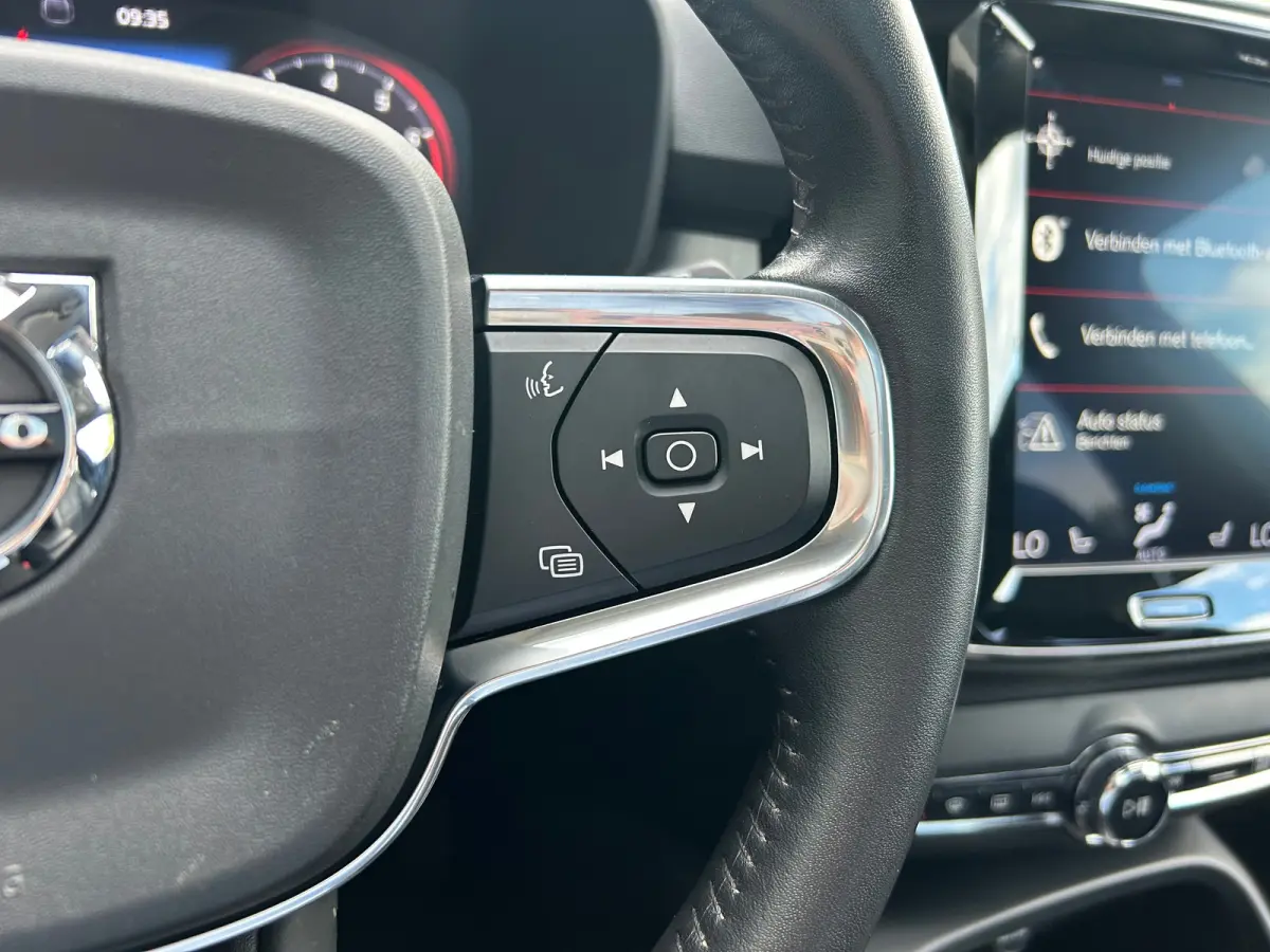 2.0 T5 AWD Intro Edition | Pano | Trekhaak | Pilot Assist | Harman/Kardon | Memory | 360 camera |