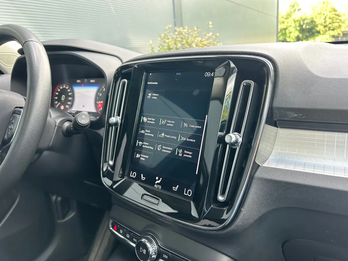 2.0 T5 AWD Intro Edition | Pano | Trekhaak | Pilot Assist | Harman/Kardon | Memory | 360 camera |