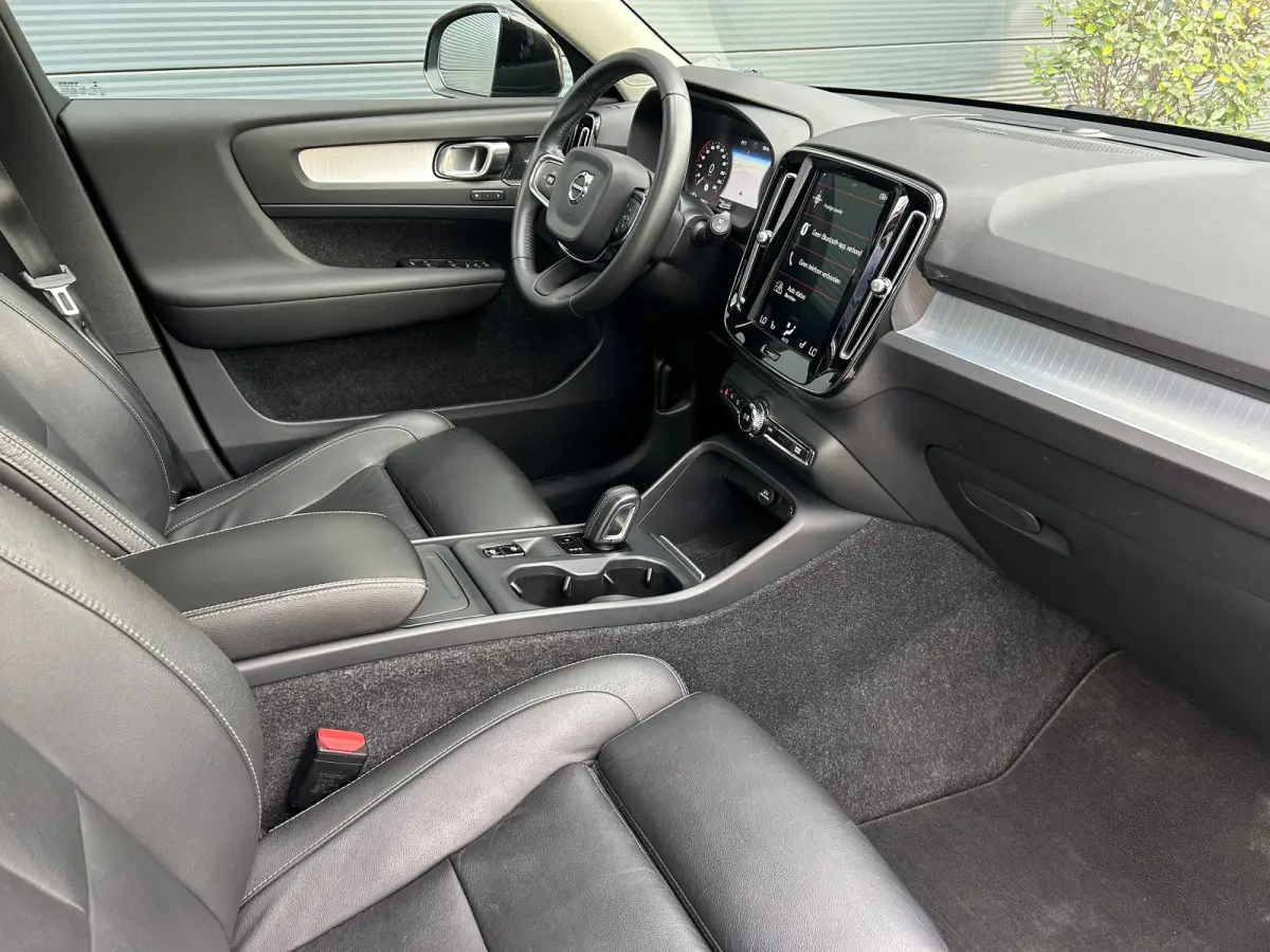 2.0 T5 AWD Intro Edition | Pano | Trekhaak | Pilot Assist | Harman/Kardon | Memory | 360 camera |