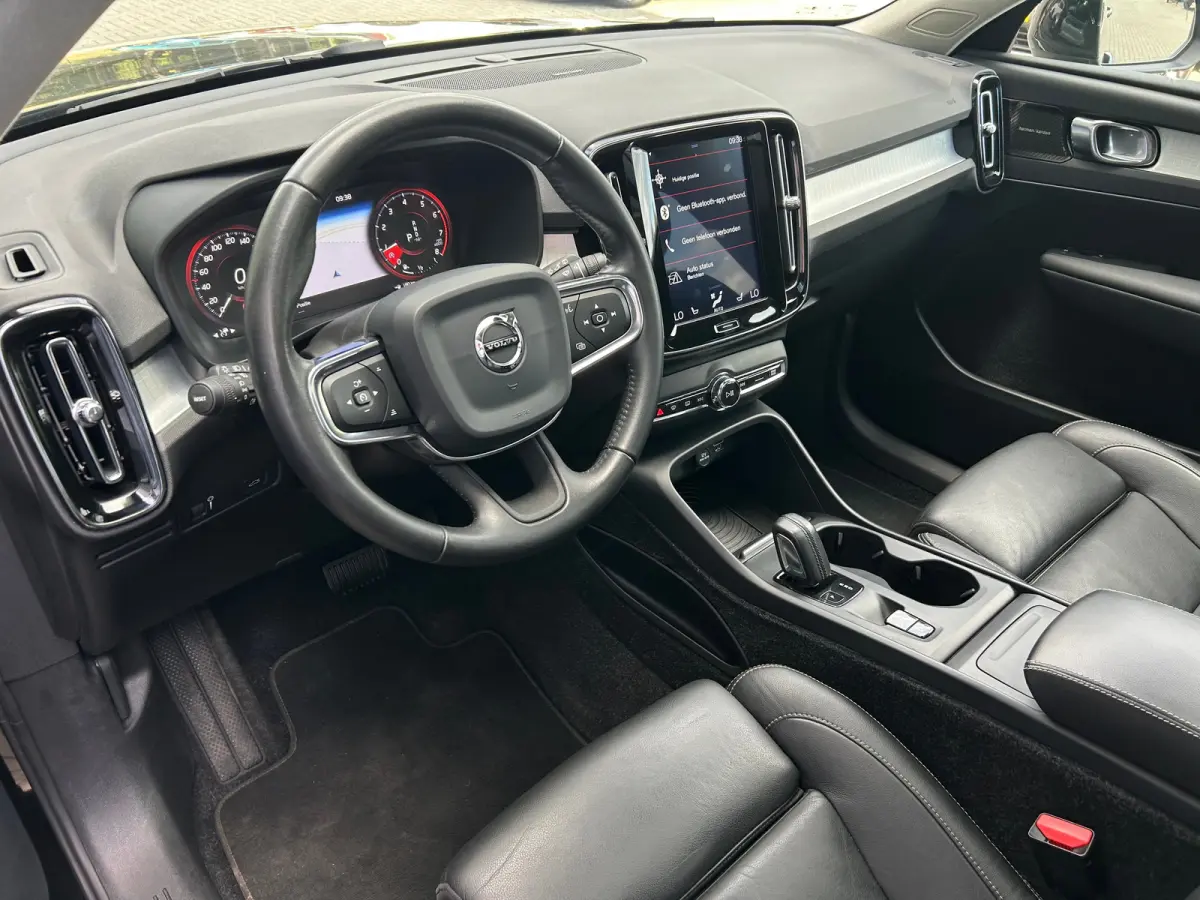 2.0 T5 AWD Intro Edition | Pano | Trekhaak | Pilot Assist | Harman/Kardon | Memory | 360 camera |