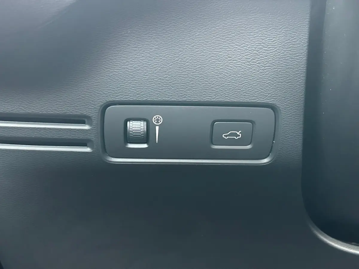 2.0 T5 AWD Intro Edition | Pano | Trekhaak | Pilot Assist | Harman/Kardon | Memory | 360 camera |