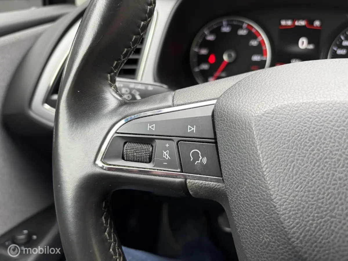 1.0 TSI 115 PK Style Bus. LED koplampen / FM nav / Carplay