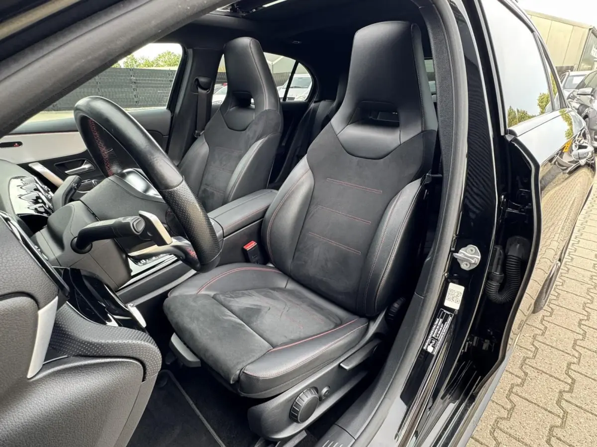 180 AMG|Pano|Ambient Lights|Night|Camera|CarPlay|Etc