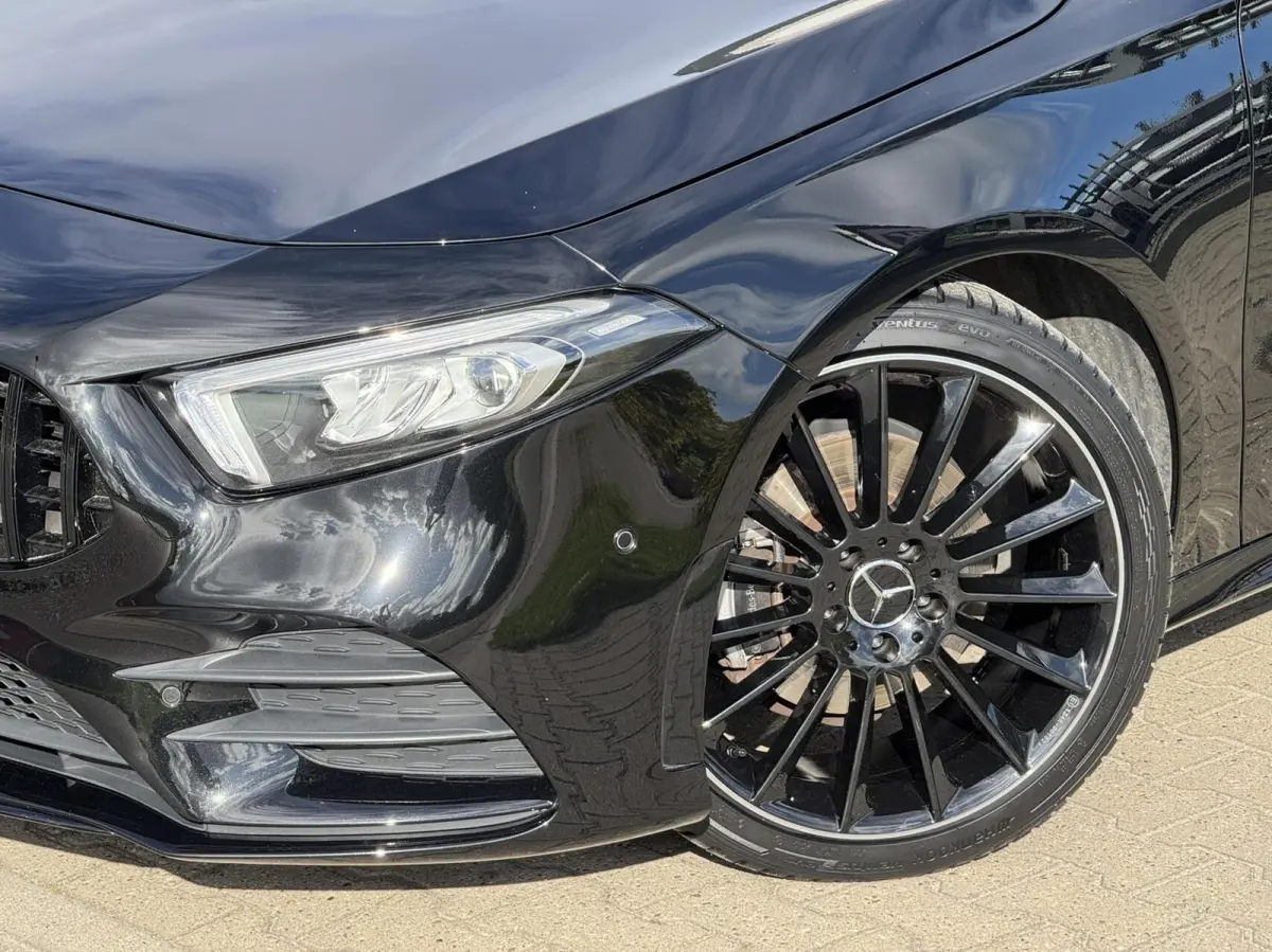 180 AMG|Pano|Ambient Lights|Night|Camera|CarPlay|Etc