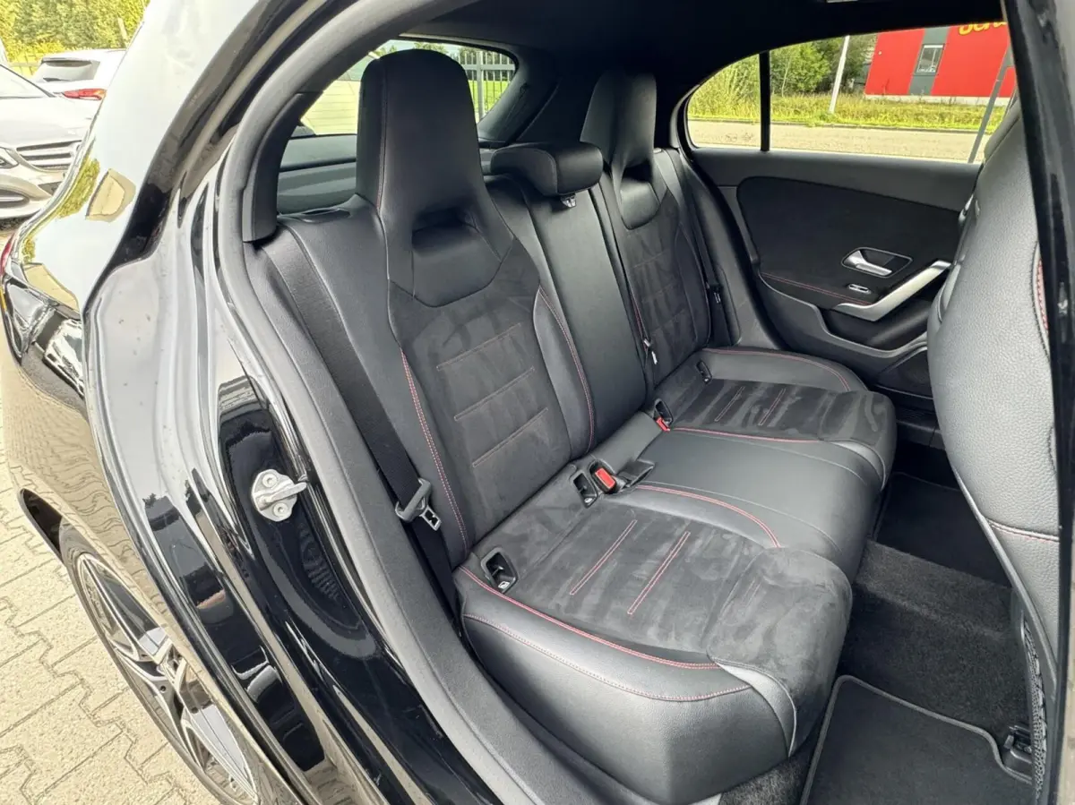 180 AMG|Pano|Ambient Lights|Night|Camera|CarPlay|Etc