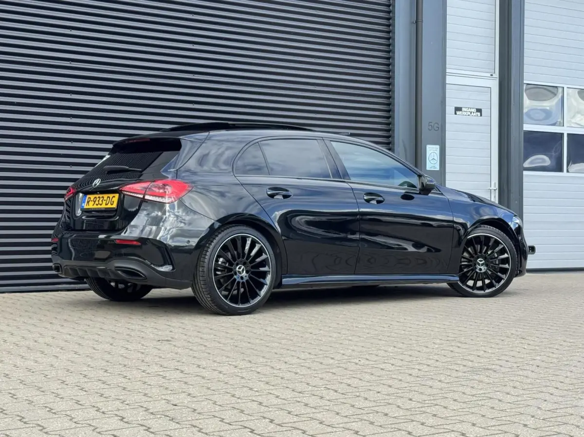 180 AMG|Pano|Ambient Lights|Night|Camera|CarPlay|Etc
