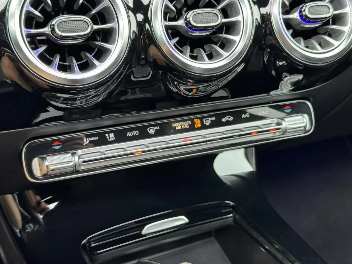 180 AMG|Pano|Ambient Lights|Night|Camera|CarPlay|Etc