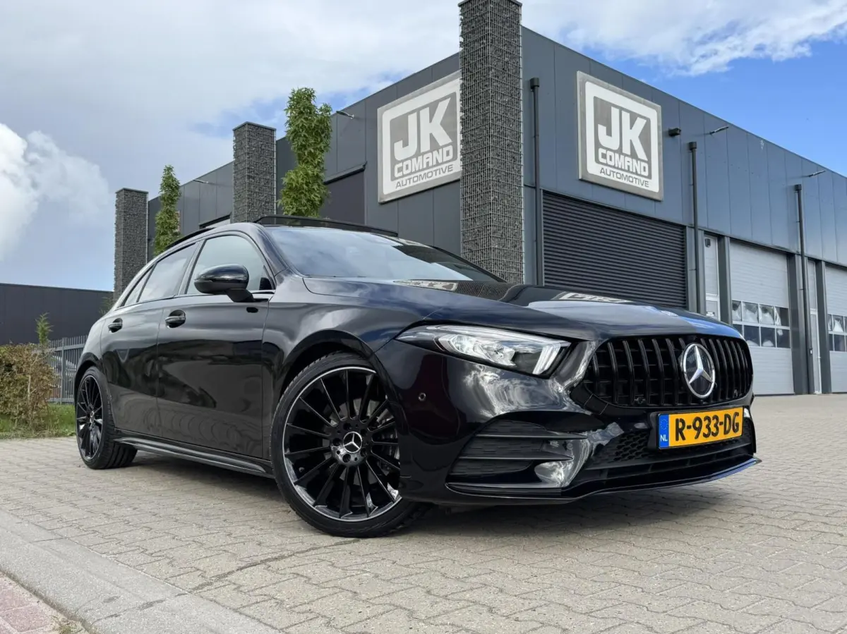 180 AMG|Pano|Ambient Lights|Night|Camera|CarPlay|Etc