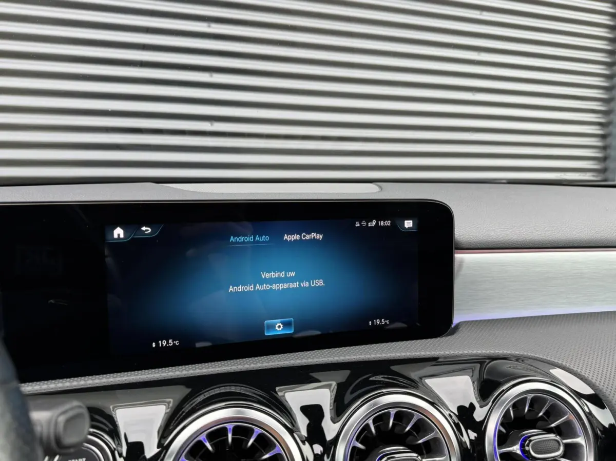 180 AMG|Pano|Ambient Lights|Night|Camera|CarPlay|Etc
