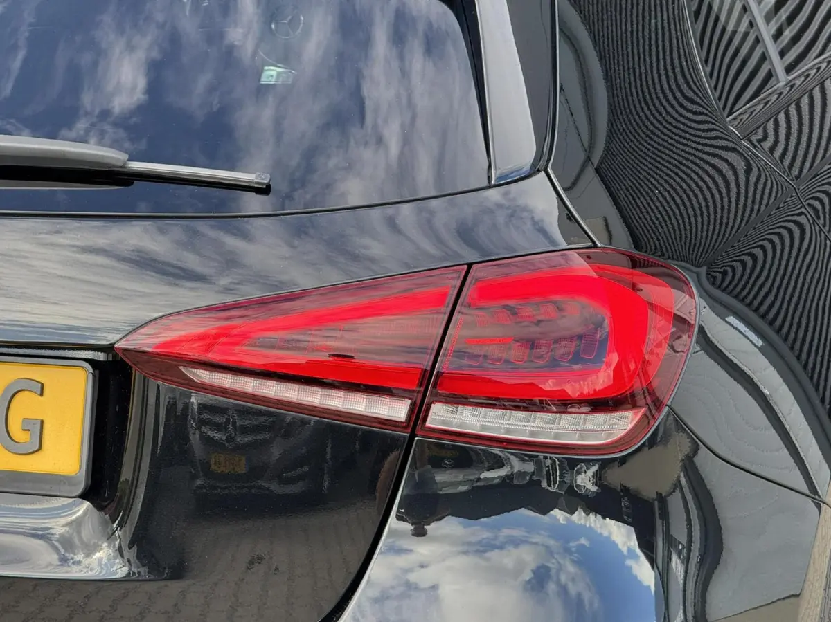 180 AMG|Pano|Ambient Lights|Night|Camera|CarPlay|Etc