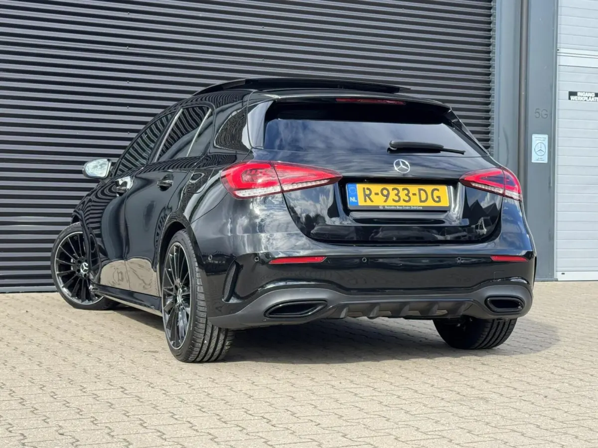 180 AMG|Pano|Ambient Lights|Night|Camera|CarPlay|Etc