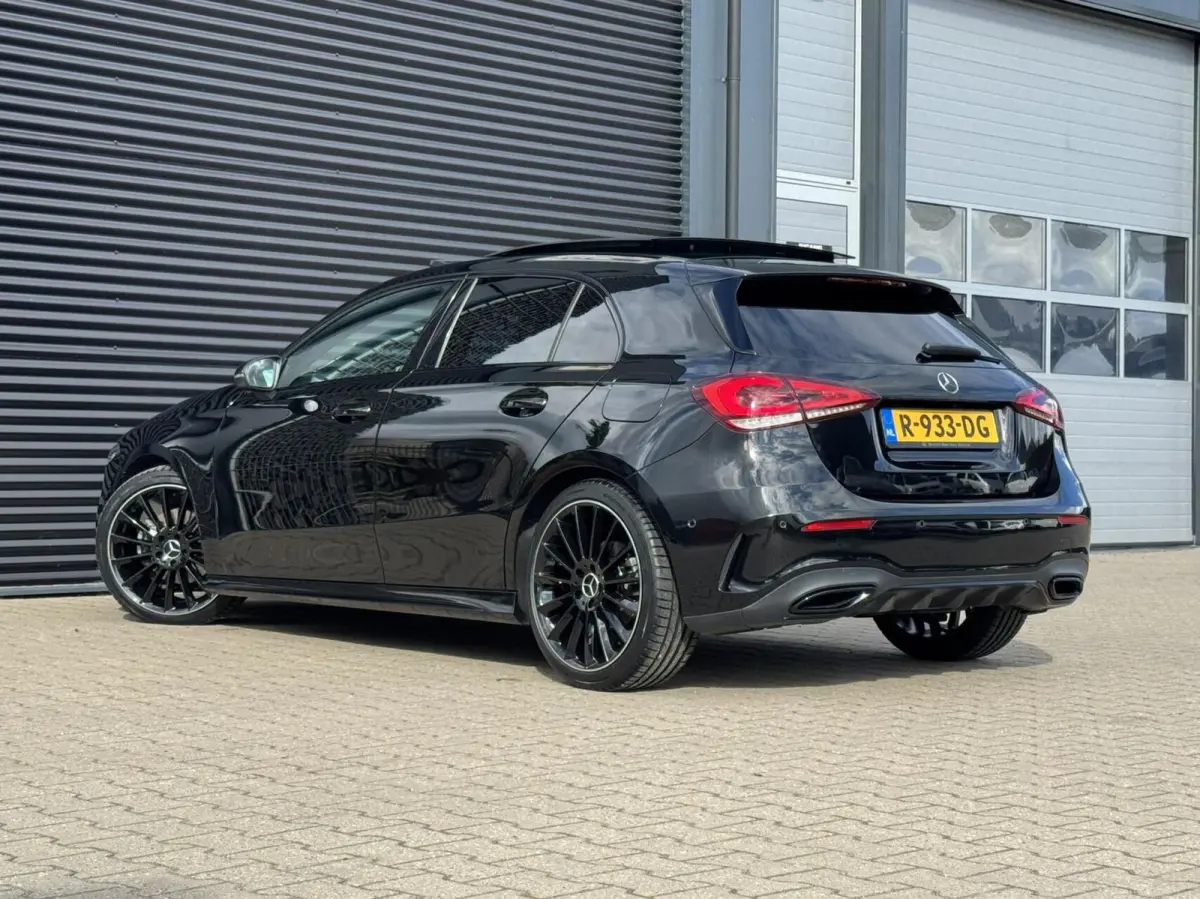 180 AMG|Pano|Ambient Lights|Night|Camera|CarPlay|Etc