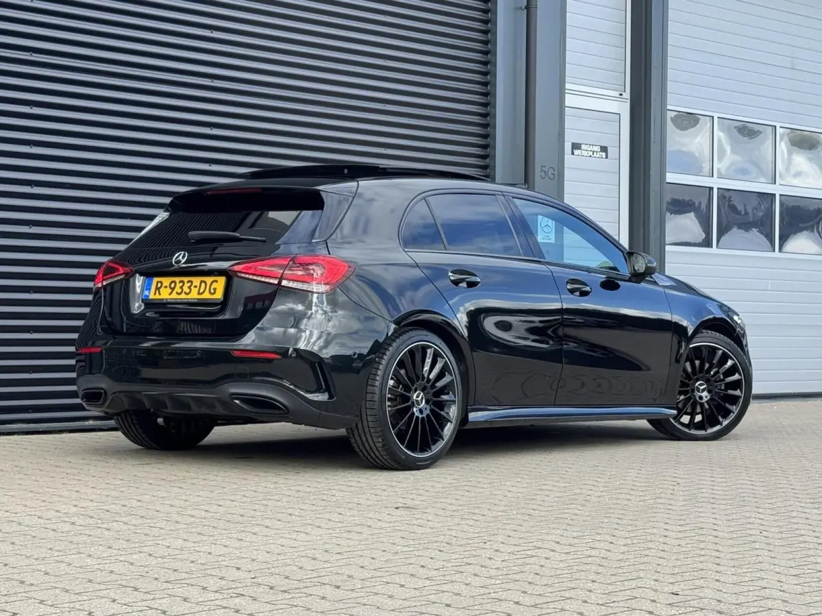 180 AMG|Pano|Ambient Lights|Night|Camera|CarPlay|Etc