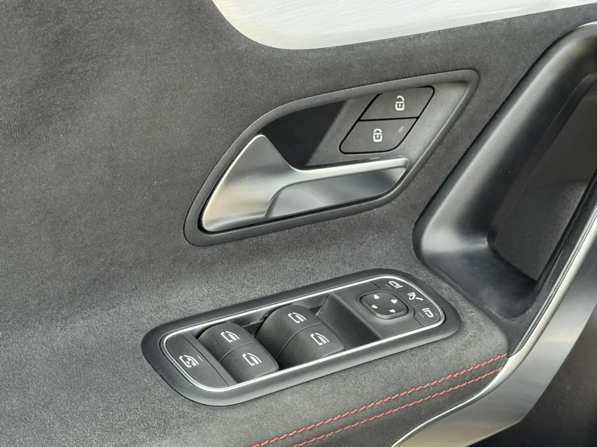 180 AMG|Pano|Ambient Lights|Night|Camera|CarPlay|Etc