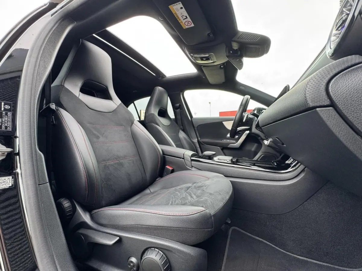 180 AMG|Pano|Ambient Lights|Night|Camera|CarPlay|Etc