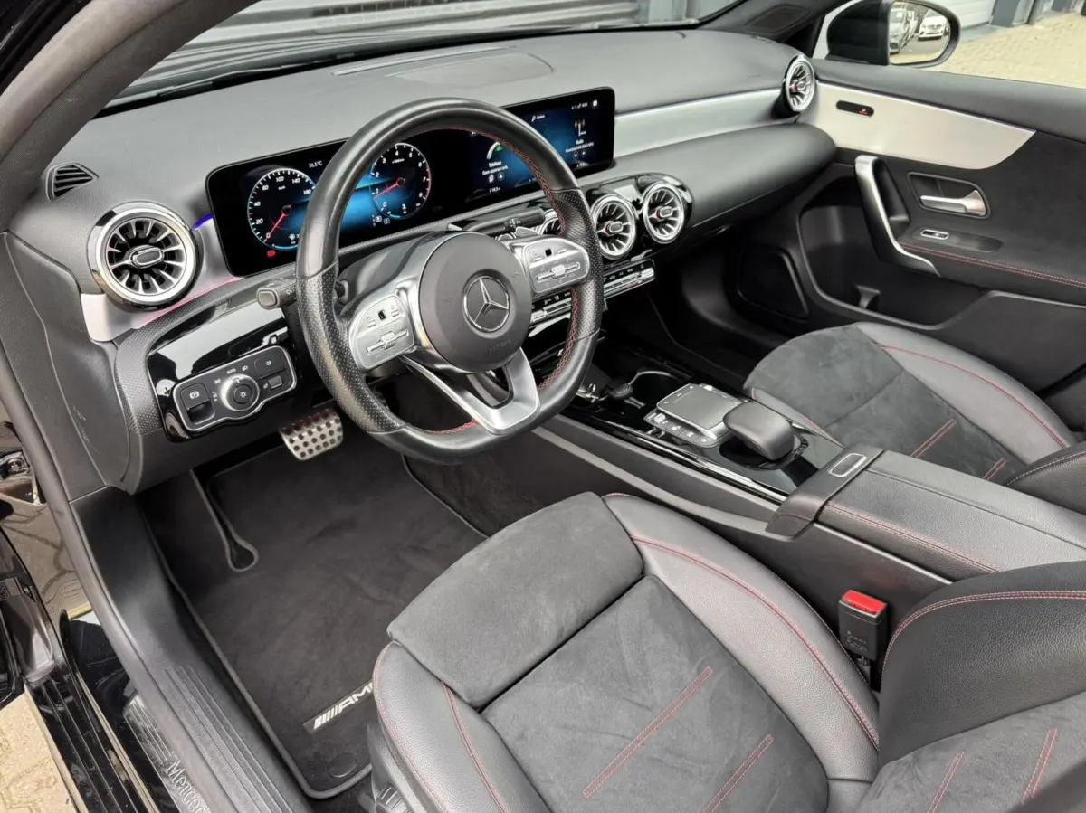 180 AMG|Pano|Ambient Lights|Night|Camera|CarPlay|Etc
