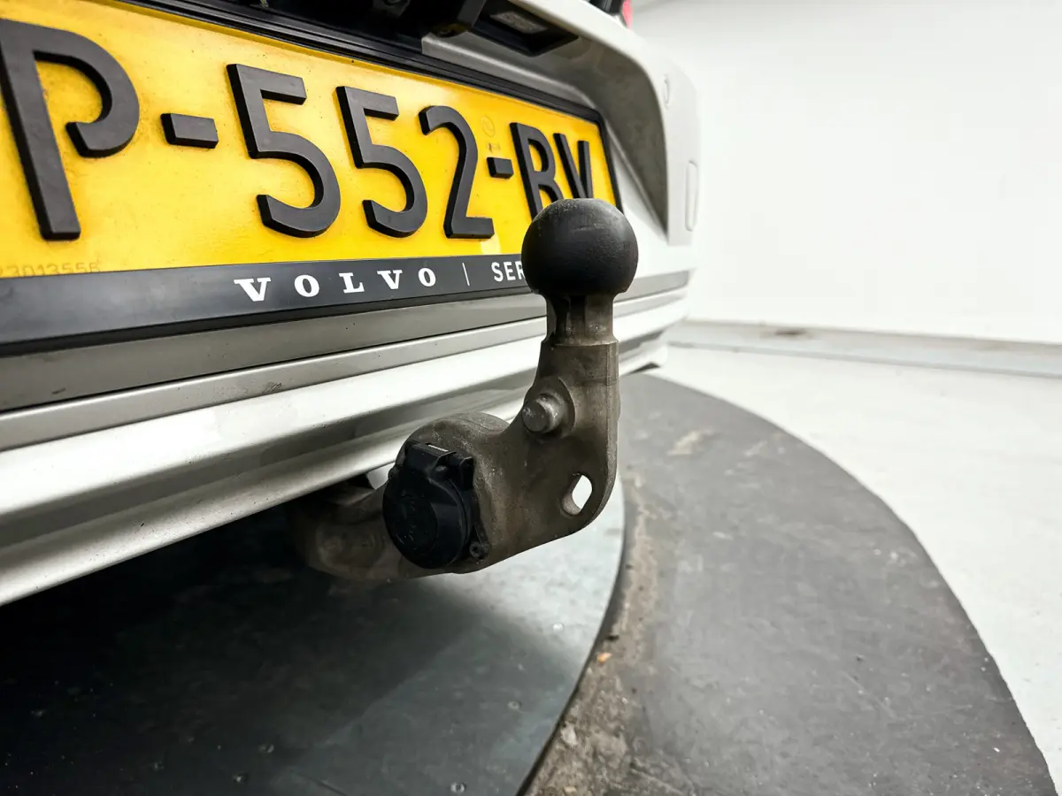 B4 Momentum Business | Parkeercamera | Stoel- en Stuurverwarming | Trekhaak | Google infotainment
