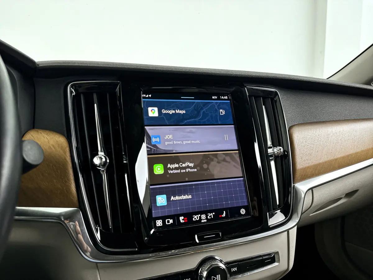 B4 Momentum Business | Parkeercamera | Stoel- en Stuurverwarming | Trekhaak | Google infotainment