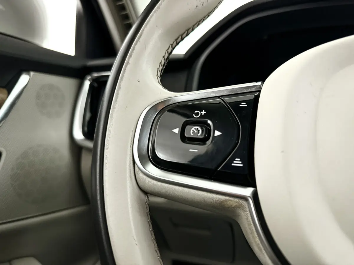 B4 Momentum Business | Parkeercamera | Stoel- en Stuurverwarming | Trekhaak | Google infotainment