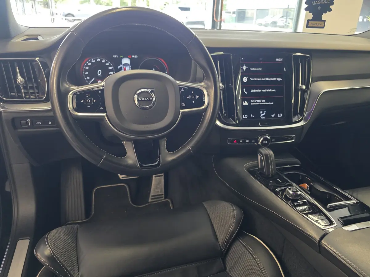 2.0 Recharge T8 AWD R-Design Plug-in hybrid – 390 pk – Pano – Leder