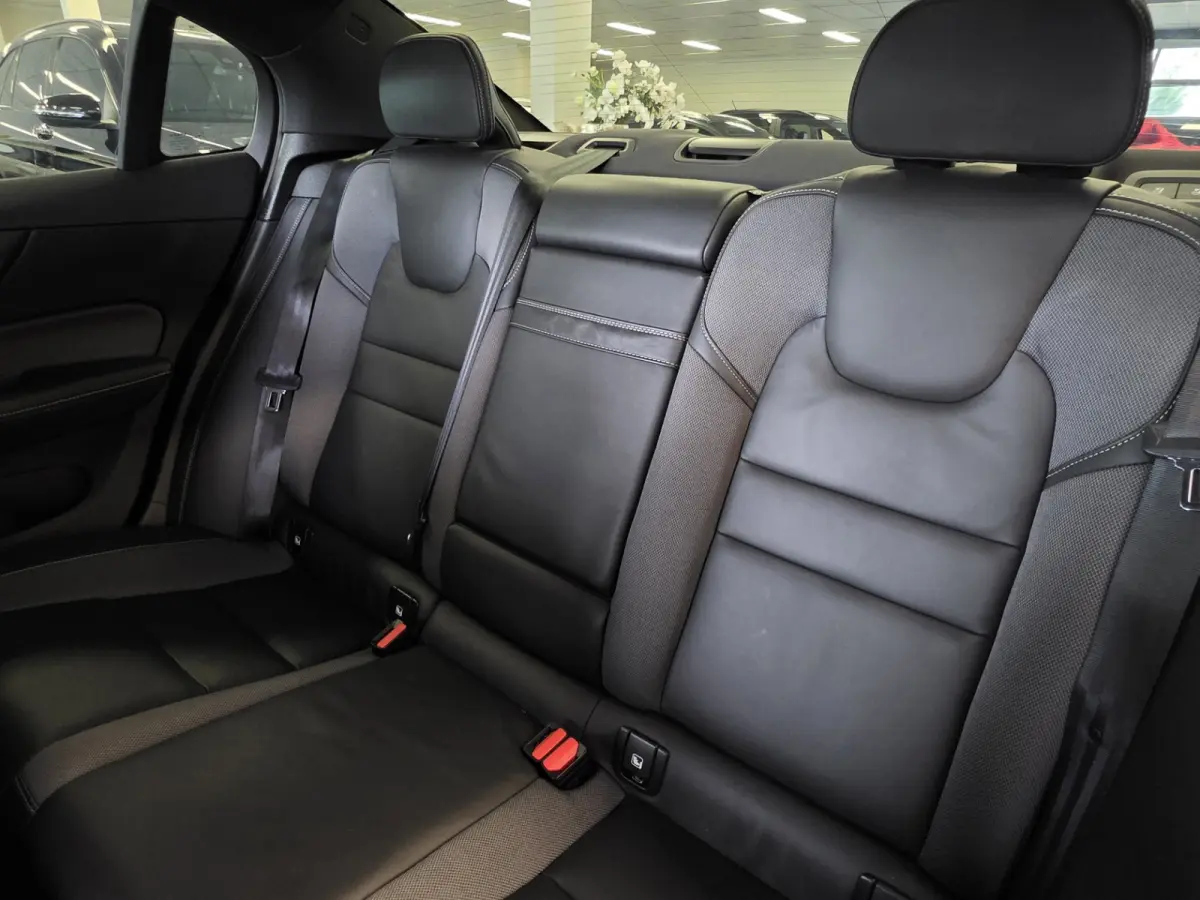 2.0 Recharge T8 AWD R-Design Plug-in hybrid – 390 pk – Pano – Leder