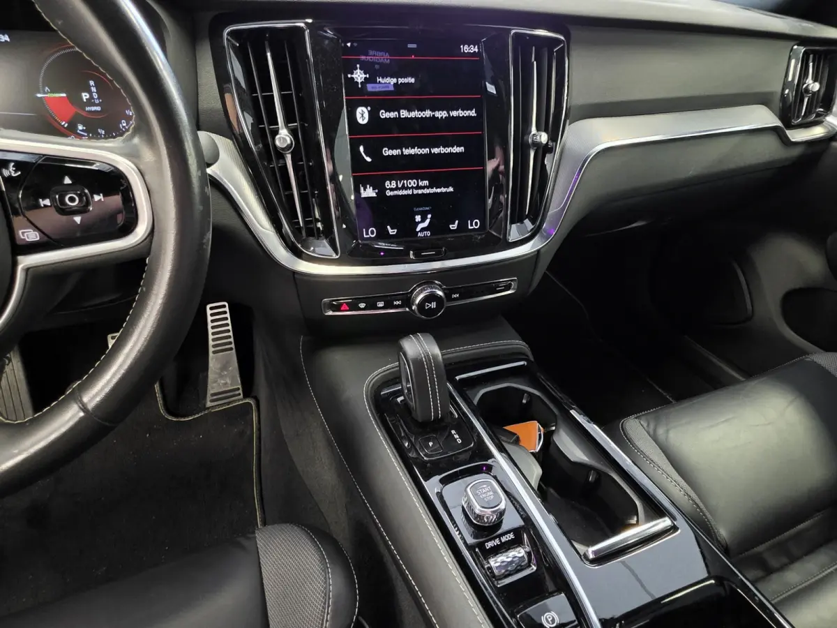2.0 Recharge T8 AWD R-Design Plug-in hybrid – 390 pk – Pano – Leder