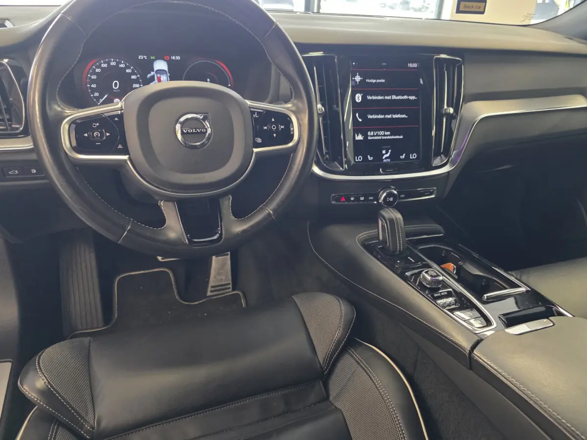 2.0 Recharge T8 AWD R-Design Plug-in hybrid – 390 pk – Pano – Leder