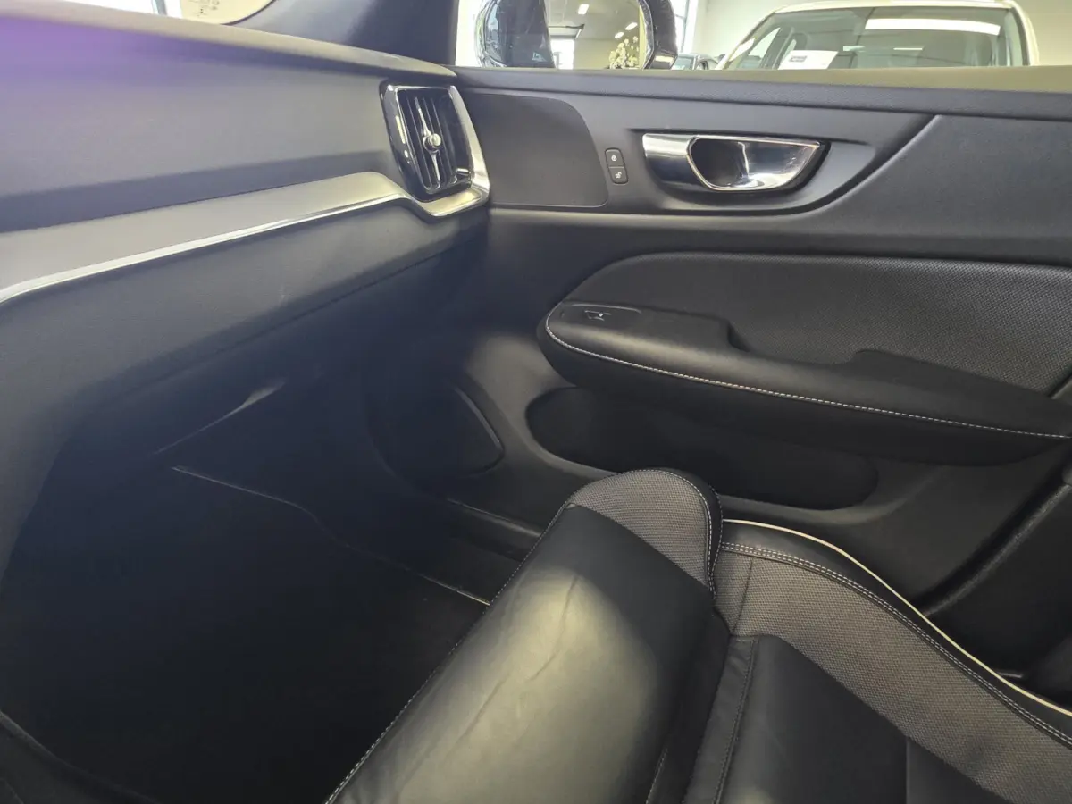 2.0 Recharge T8 AWD R-Design Plug-in hybrid – 390 pk – Pano – Leder