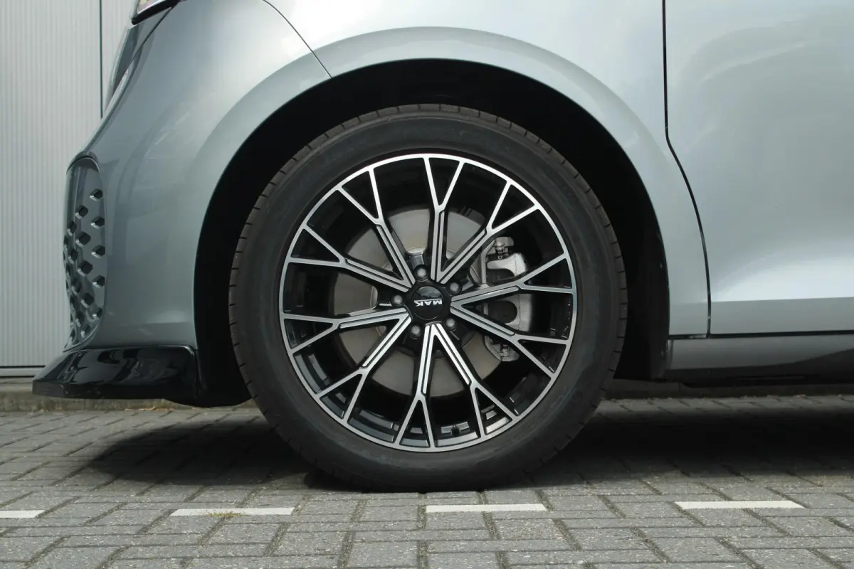 286pk 79 kWh | 20" Velgen | Trekhaak | Assistentie Pakket