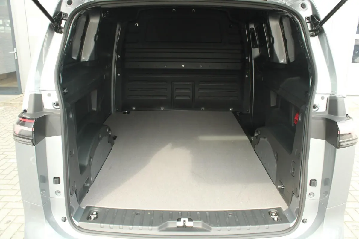 286pk 79 kWh | 20" Velgen | Trekhaak | Assistentie Pakket