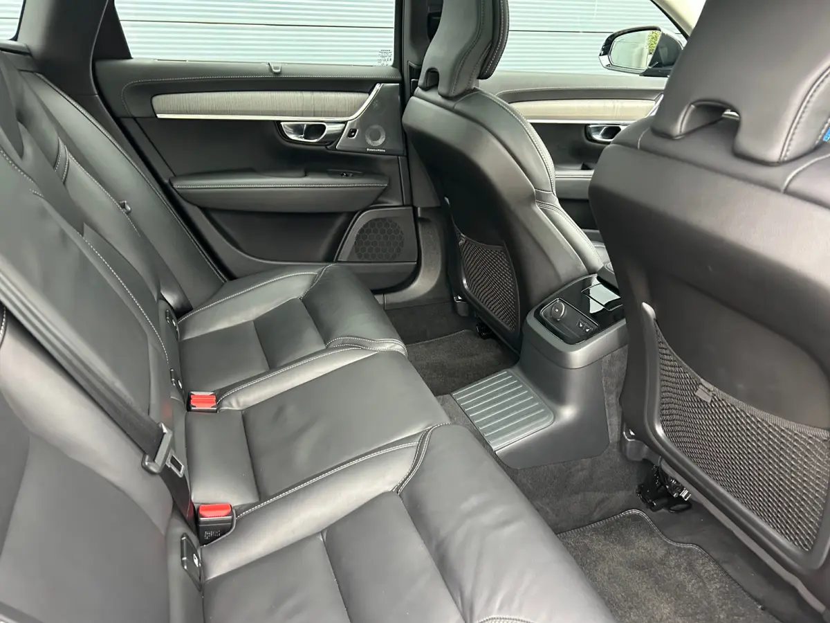 2.0 T8 Plug-in hybrid AWD Ultra Dark | Luchtvering | Massage | Bowers&Wilkins | SoH97% | HU-Display |
